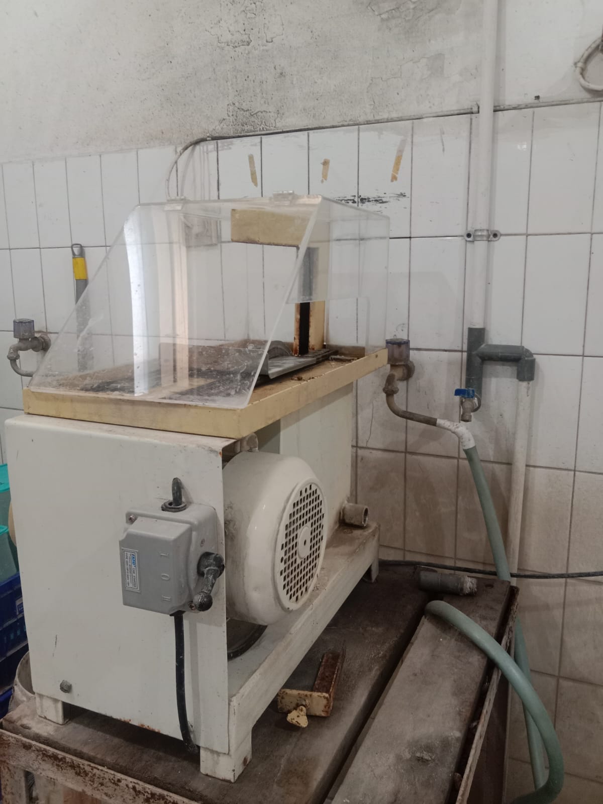 Alat Potong Batuan Kecil
